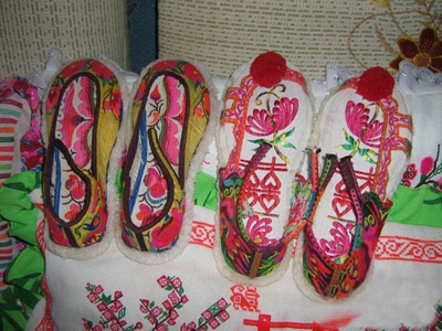 走進彝族的鞋世界 行走于足下的歷史、信仰與生活